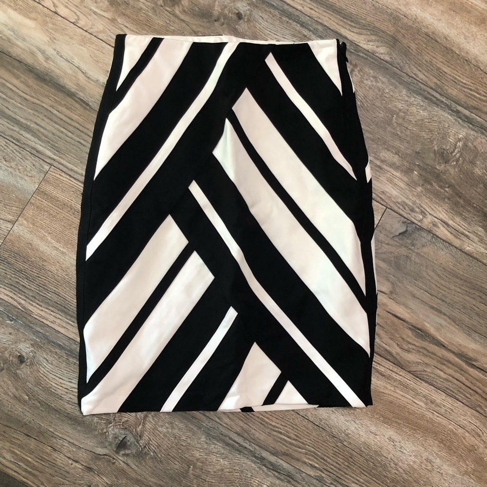 White House Black Market 2 skirt